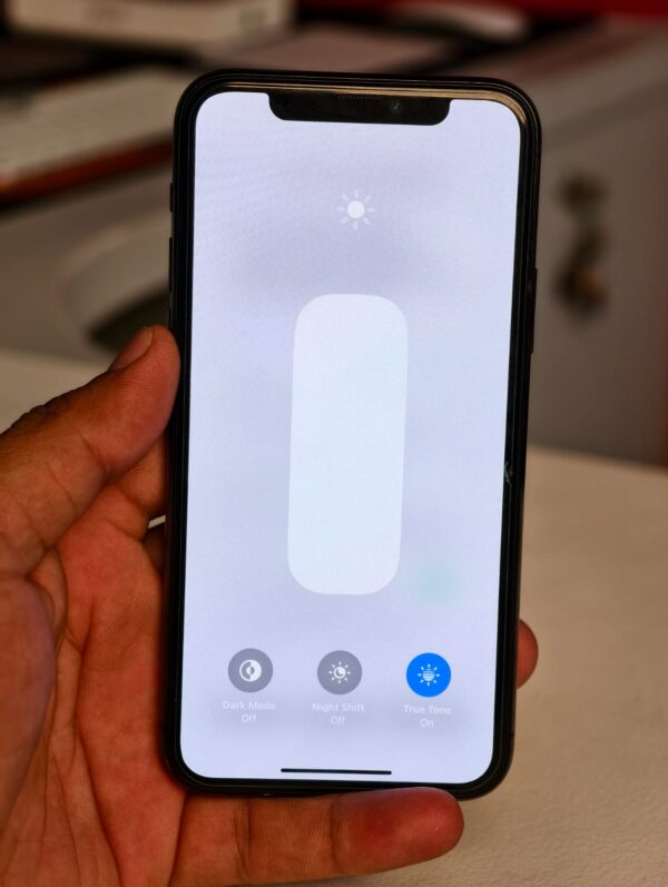 iPhone 11 Pro (USA) - Image 2
