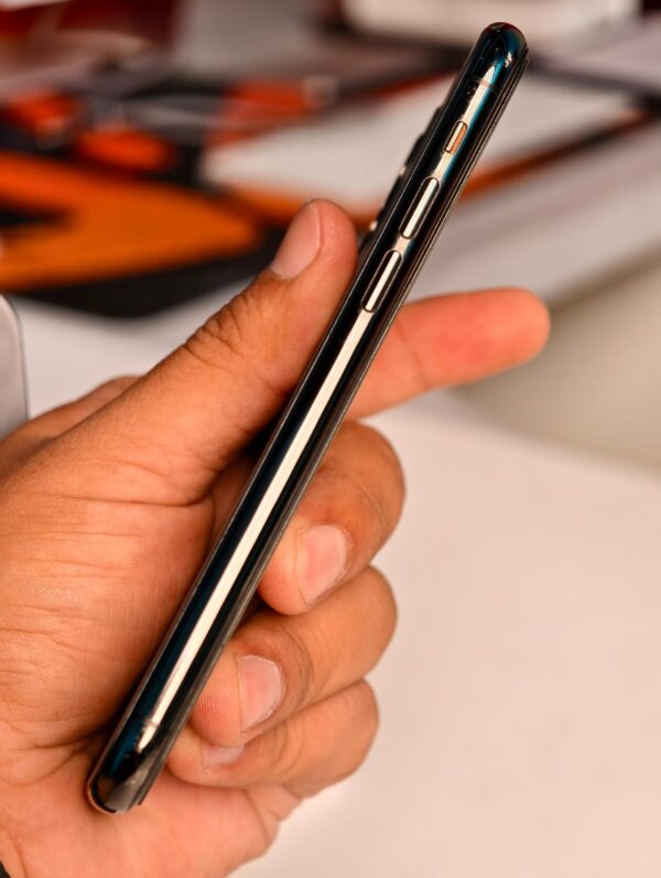 iPhone 11 Pro (USA) - Image 7