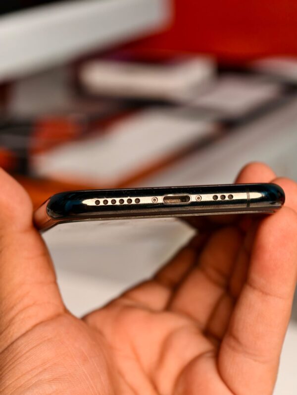iPhone 11 Pro (USA) - Image 4