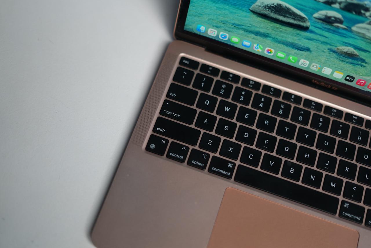 Macbook Air 13.3” M1 Chip BH 90 % - Image 8