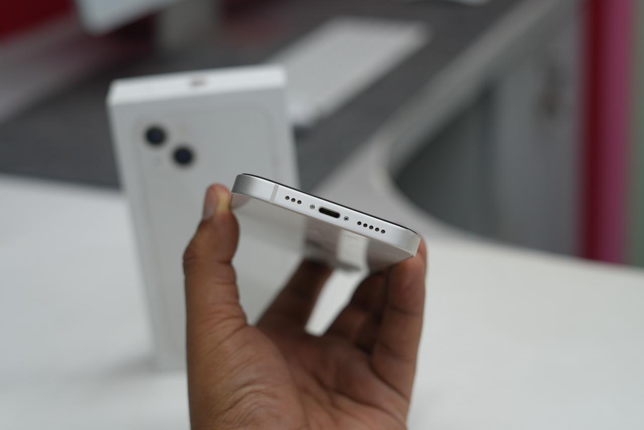 iPhone 13 (White) - Image 8