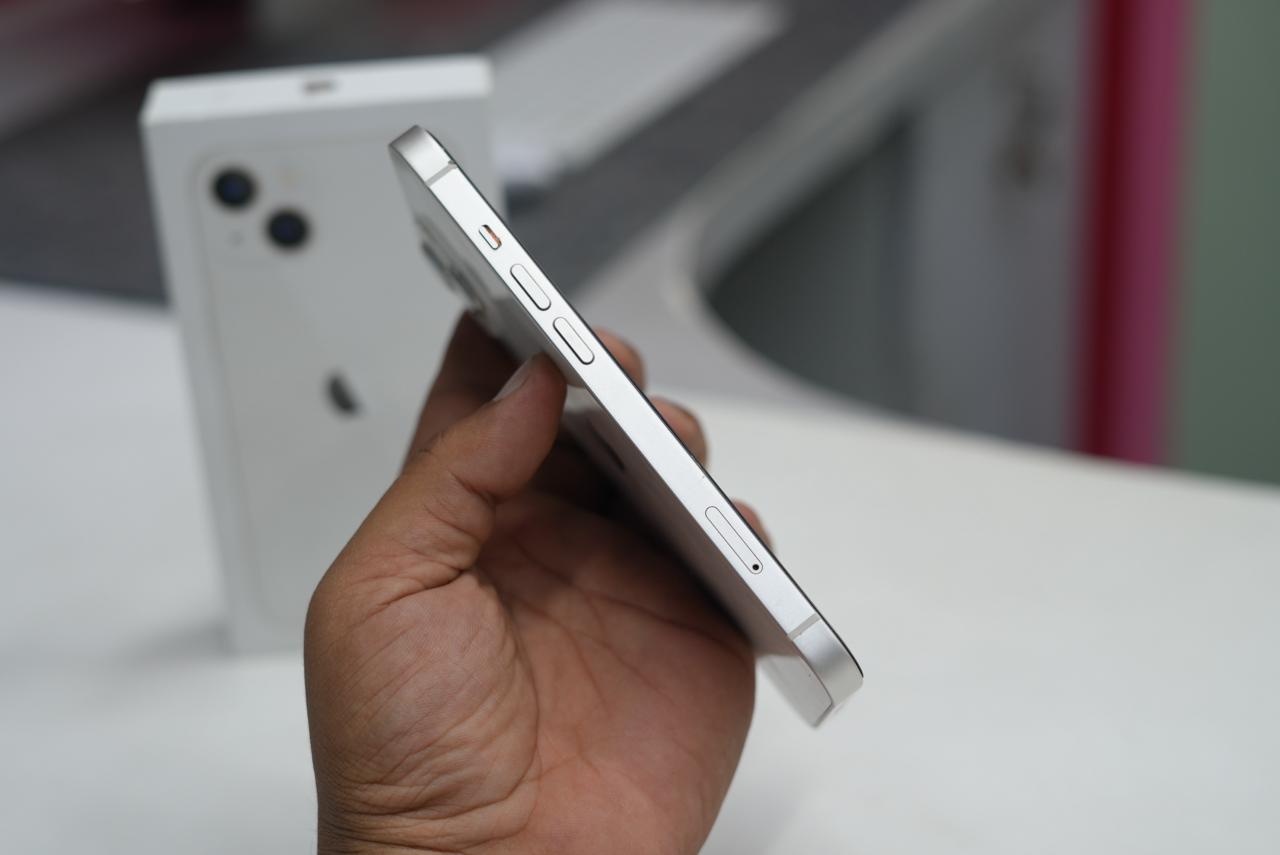 iPhone 13 (White) - Image 7