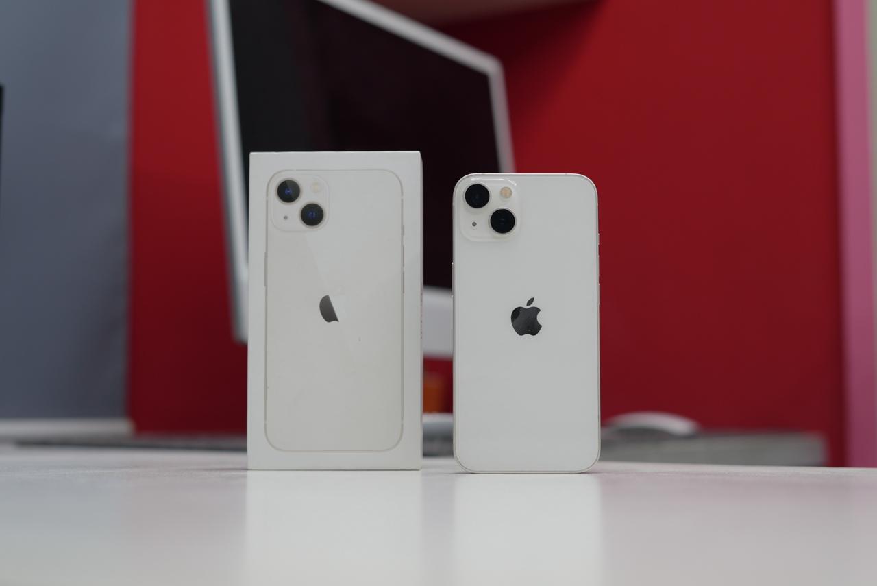 iPhone 13 (White)