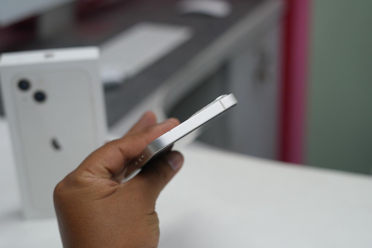iPhone 13 (White) - Image 6