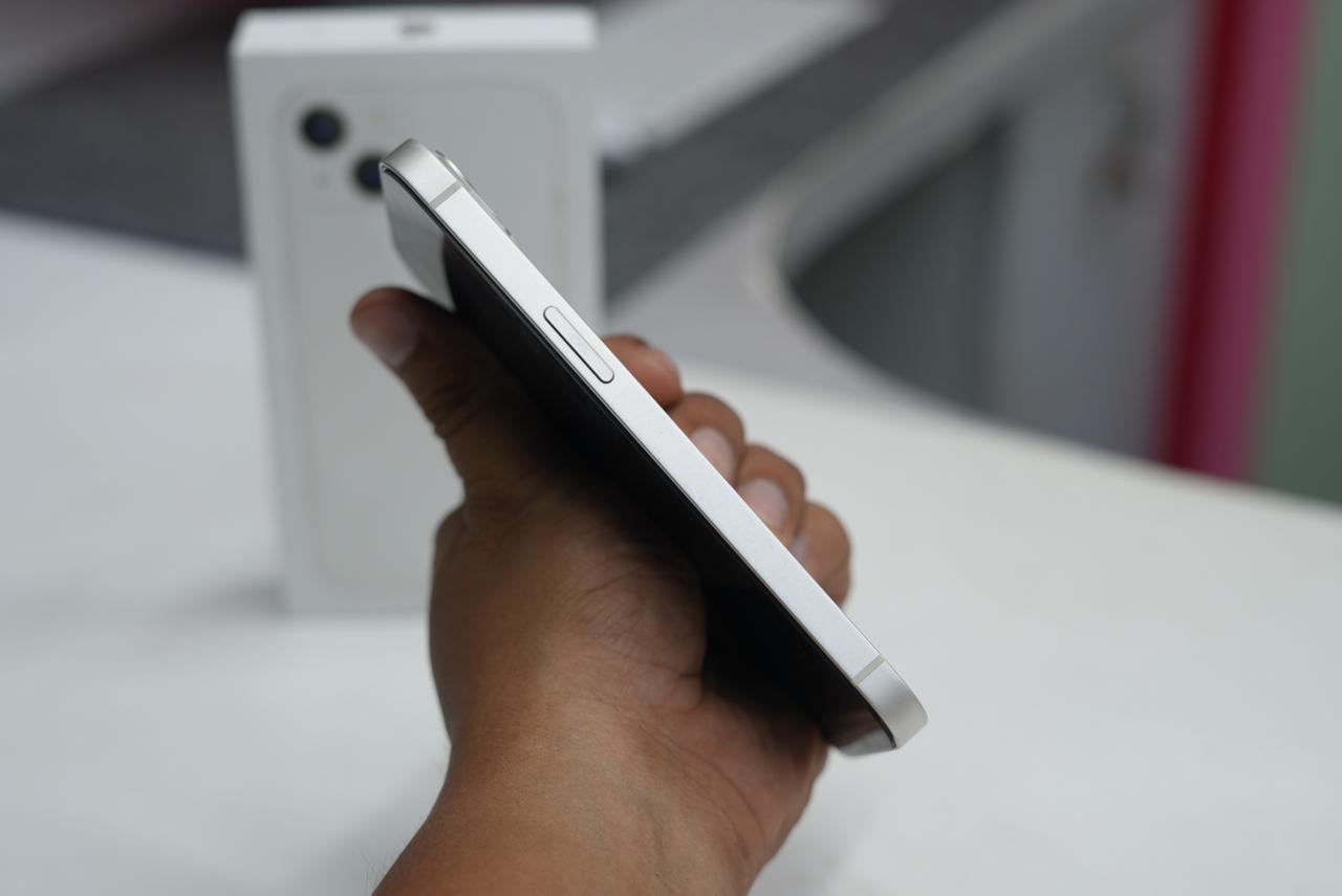 iPhone 13 (White) - Image 4