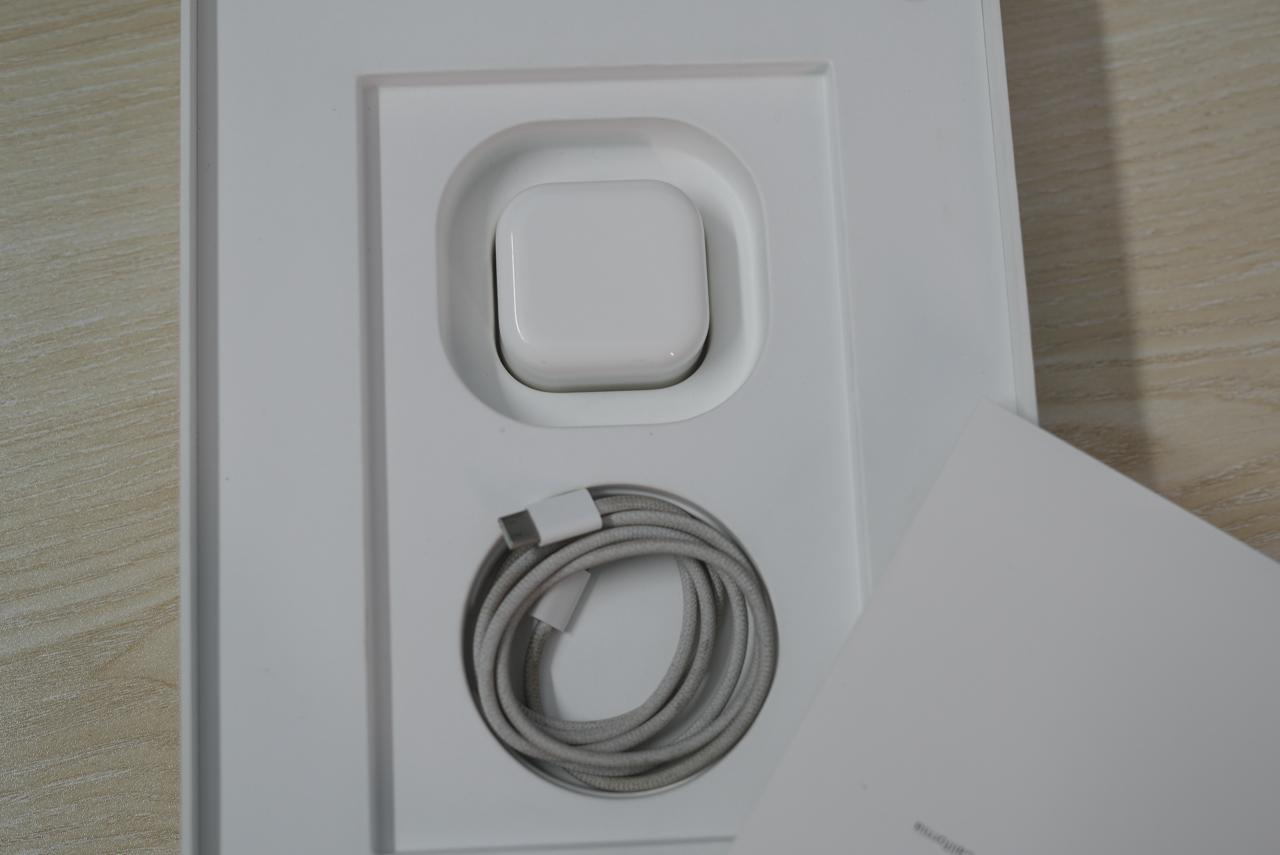 iPad 11th Gen (Cellular) - Image 2
