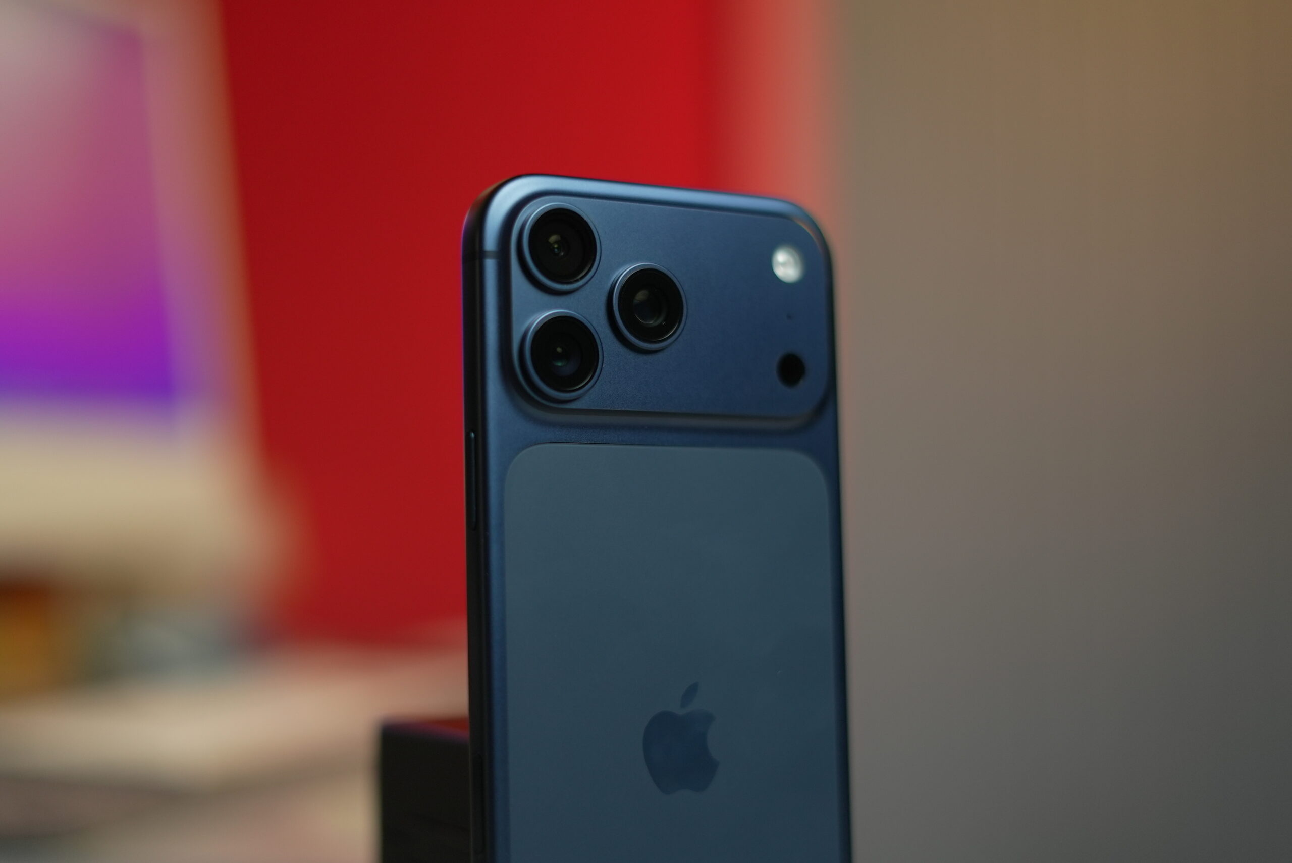 iPhone 17 Pro Max Health 93% - Image 8
