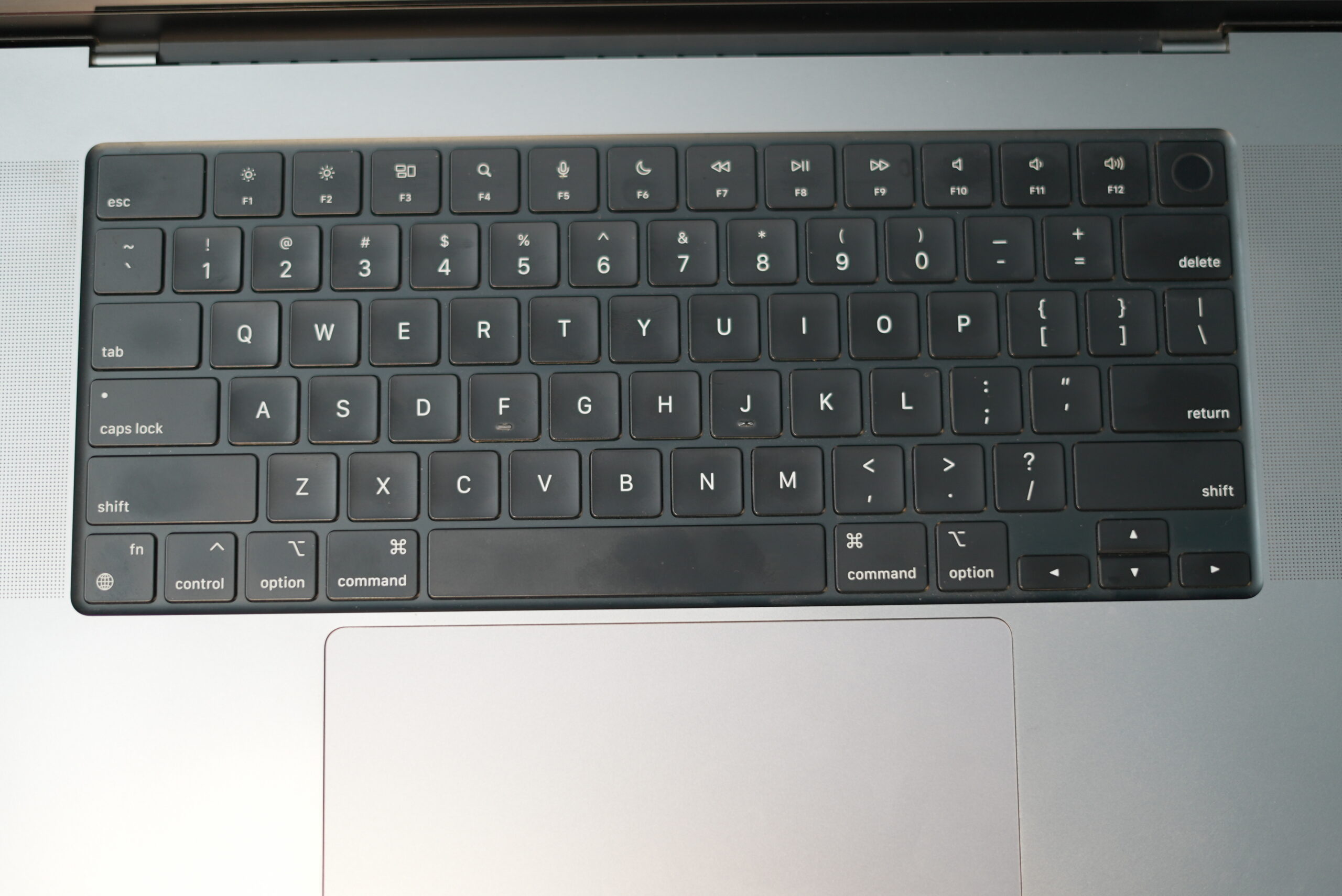 MacBook M1 Pro Chip 16 inch - Image 4